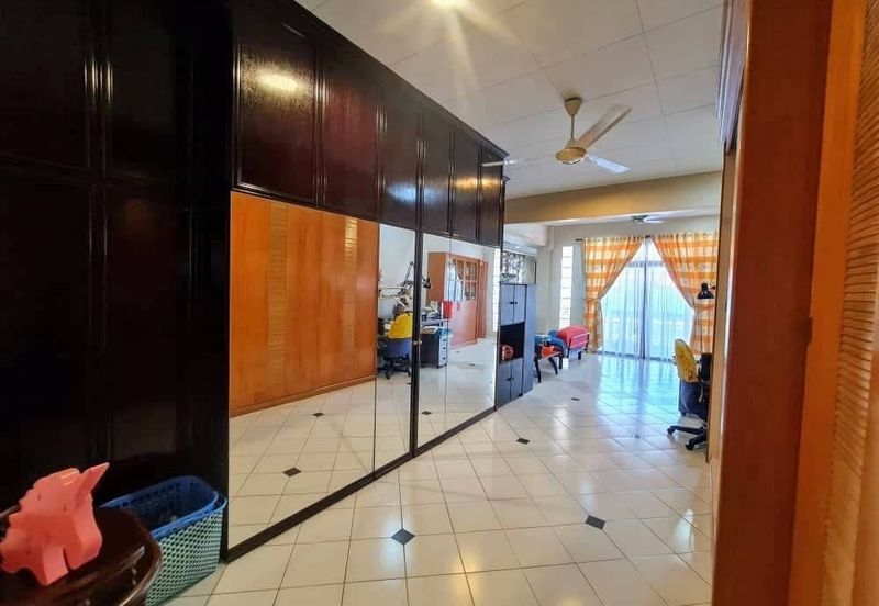 Jalan Suasana, Bandar Tun Hussein Onn