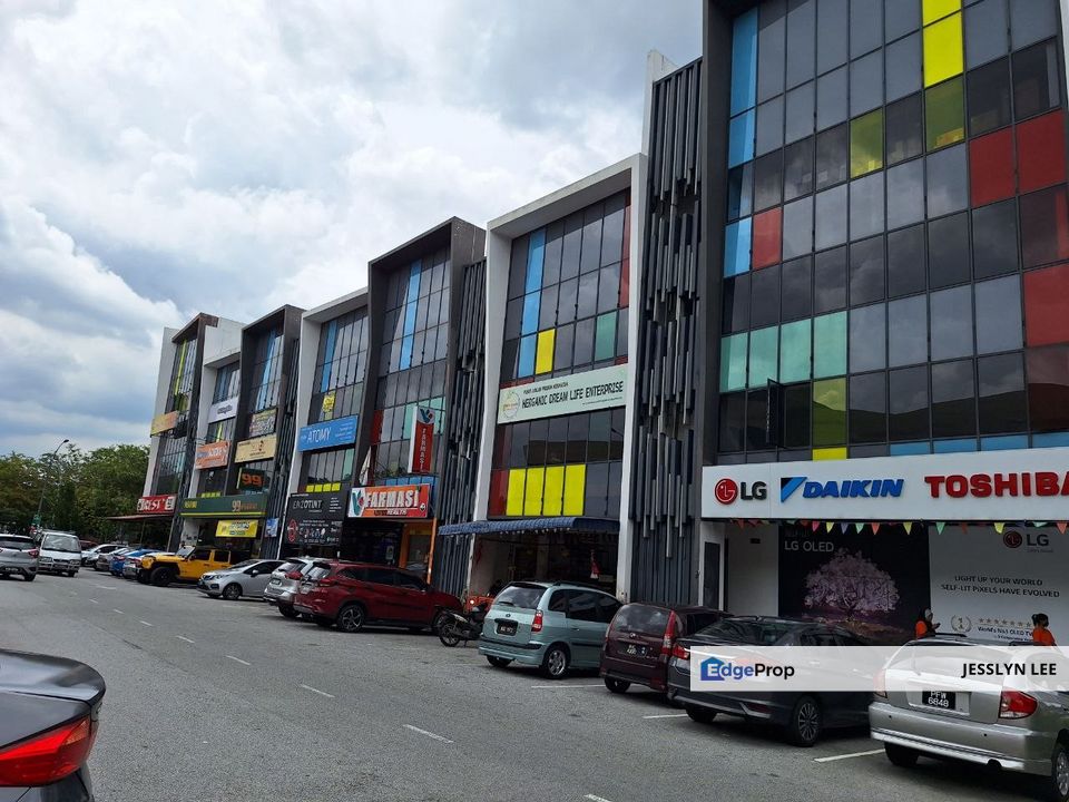 [Mature] Setia Ecohill Taipan Near Eco Majestic Semenyih Shop, Selangor, Semenyih