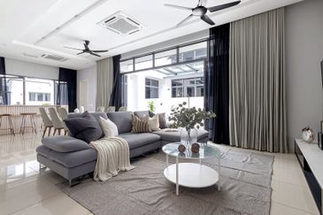  2-STY AFFORDABLE LINKHOUSE WITH GARDEN HOME CONCEPT