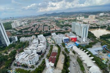 Hill10 Residence @ i-City