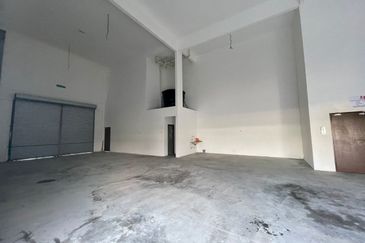 Brand New 2 Storey Terrace Factory for Sale with 2-ton Goods Hoist