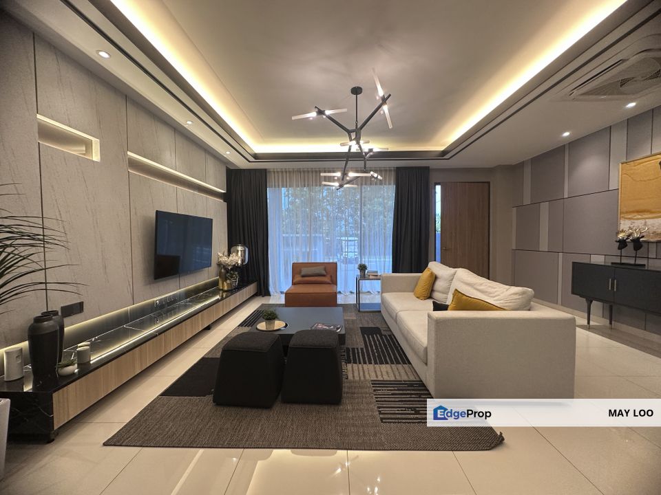 New 3 Storey @ U10 Shah Alam (15min to Damansara), Selangor, Shah Alam