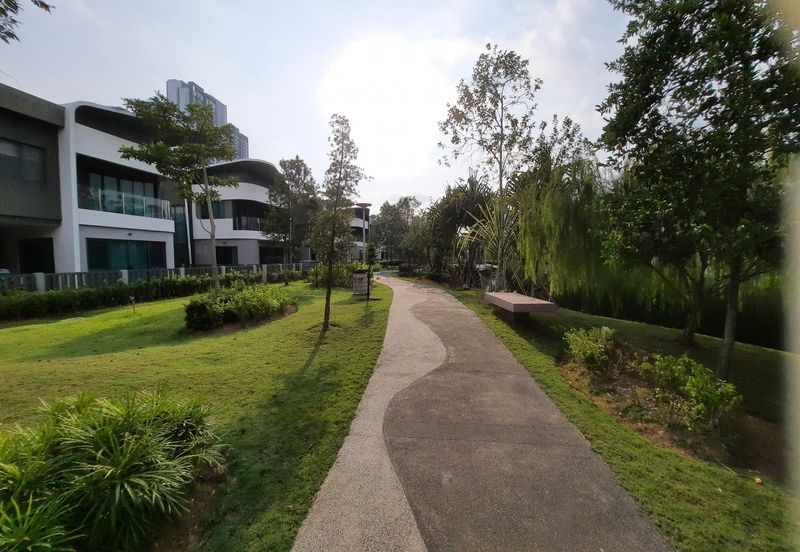 Lepironia Gardens, Setia Eco Glades