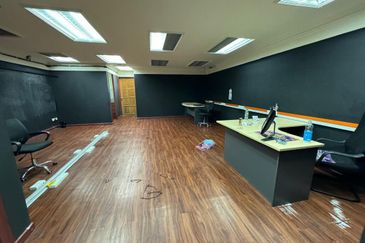 💯 Taman Bukit Kaze @ Ulu Tiram / Double Storey Corner Lot / For Rent 💯 💥💥 新区周围都是住宅区，合適开mini market 💥💥