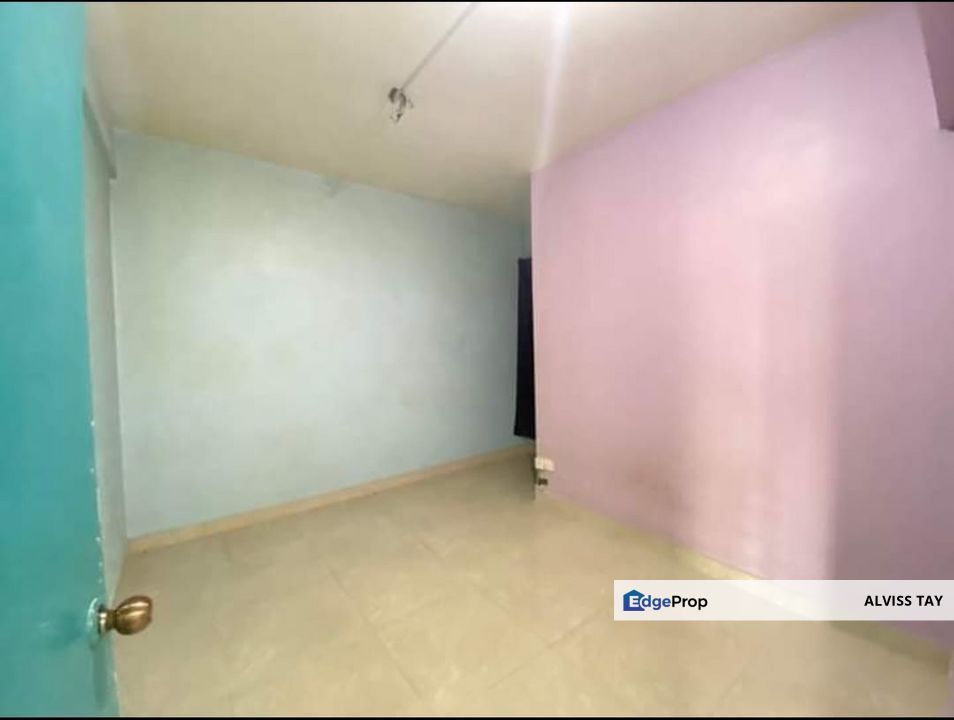  Skudai Villa / Skudai Baru / 2 Bedroom / For Sale , Johor, Skudai