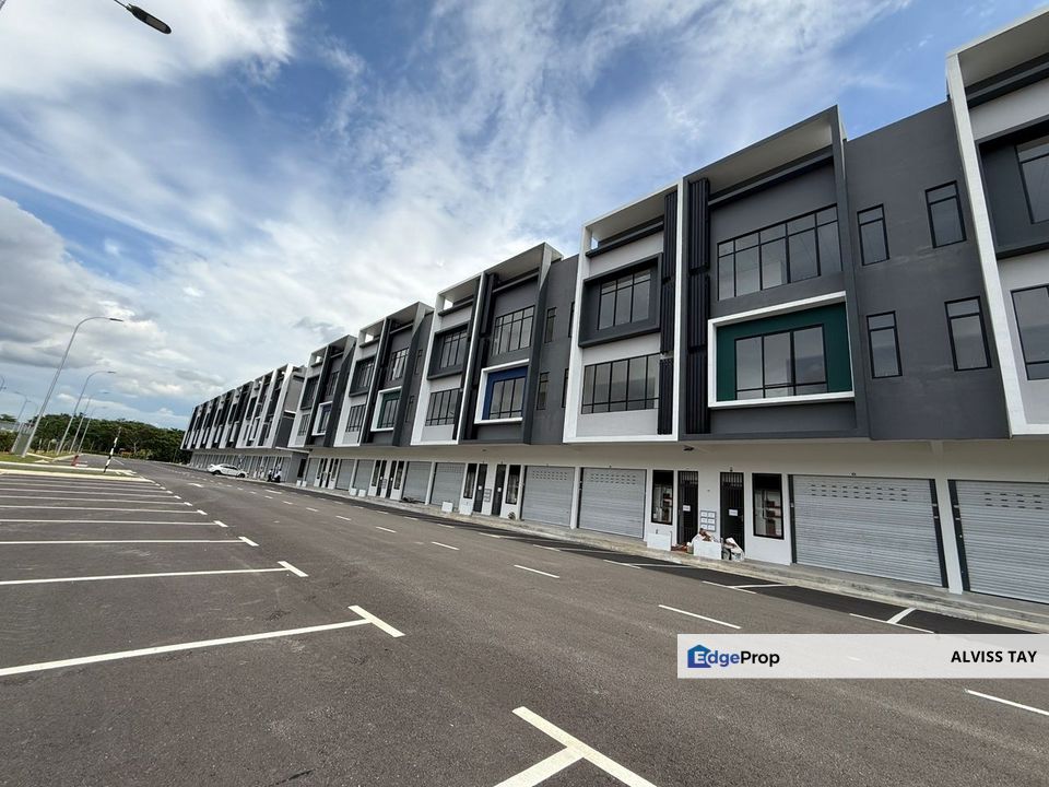 Brand New / Austin Crest Emerald 3 Phase 3 / End Lot Unit / facing ...
