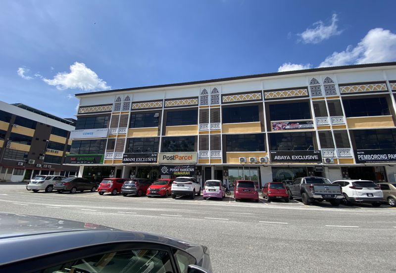 Kedai 3 Tingkat (End lot) untuk Dijual di Tunjung, KB