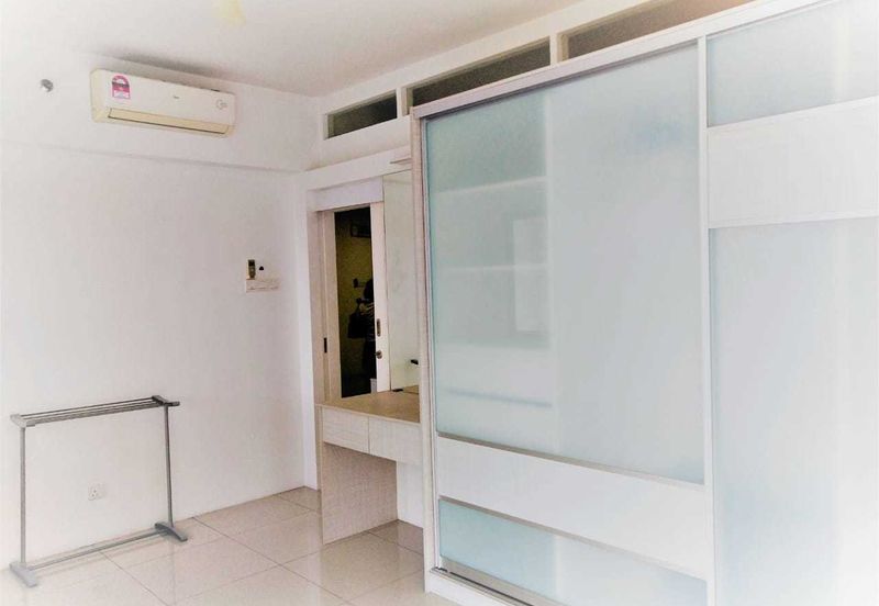 V12 Sovo (Menara Suria)