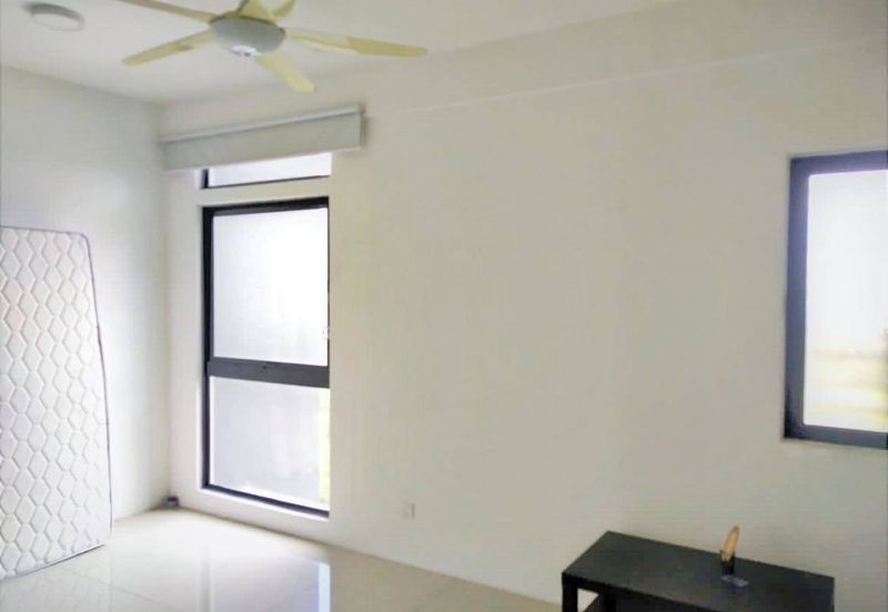 V12 Sovo (Menara Suria)