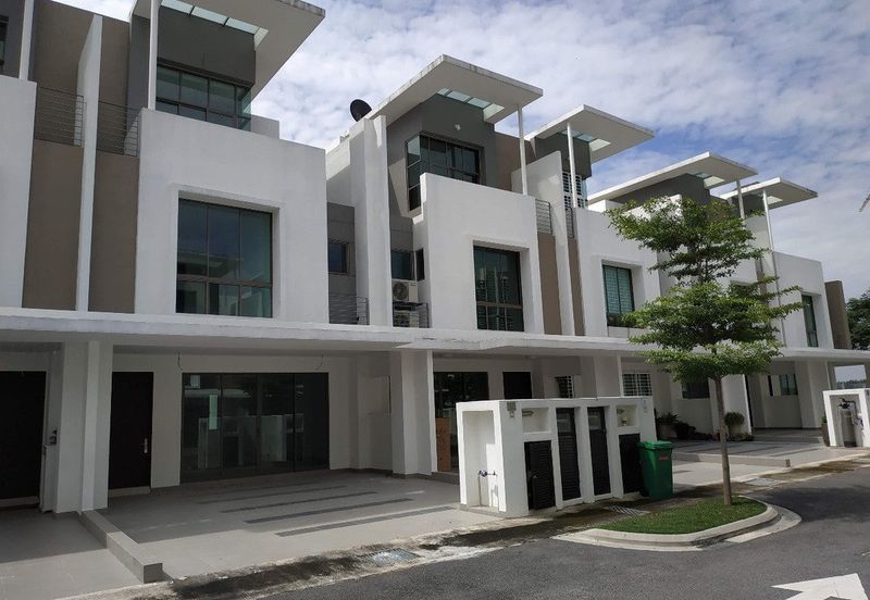 Lake Point Residence