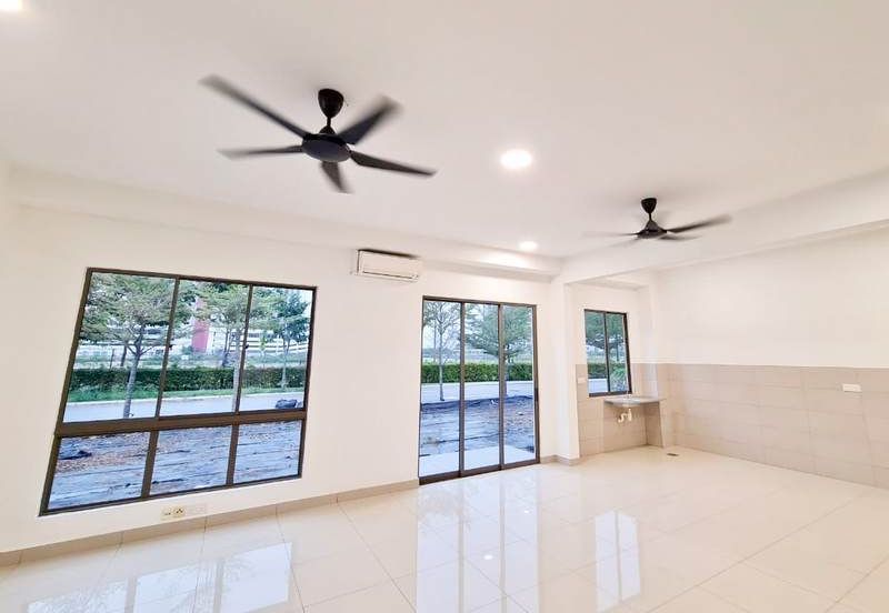 Lake Point Residence