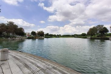 Gravit8 @ Klang South