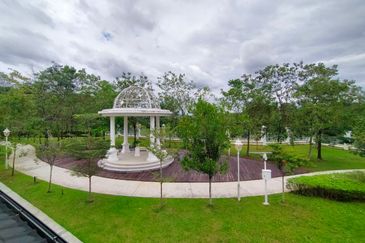 Cradleton @ Eco Majestic