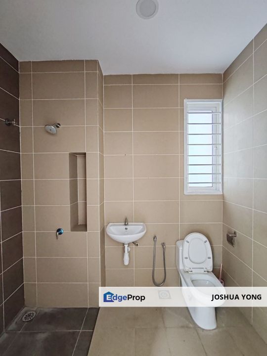 𝐓𝐢𝐚𝐫𝐚 𝐒𝐨𝐮𝐭𝐡, 𝐒𝐞𝐦𝐞𝐧𝐲𝐢𝐡, 𝐄𝐜𝐨𝐡𝐢𝐥𝐥 𝐰𝐚𝐥𝐤 𝐌𝐚𝐥𝐥 𝐂𝐎𝐑𝐍𝐄𝐑 𝐋𝐎𝐓 𝟑 𝐒𝐭𝐨𝐫𝐞𝐲 𝐓𝐞𝐫𝐫𝐚𝐜𝐞 𝐟𝐨𝐫 𝐑𝐞𝐧𝐭, Selangor, Semenyih