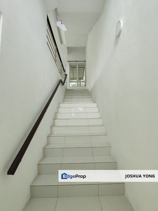 𝐓𝐢𝐚𝐫𝐚 𝐒𝐨𝐮𝐭𝐡, 𝐒𝐞𝐦𝐞𝐧𝐲𝐢𝐡, 𝐄𝐜𝐨𝐡𝐢𝐥𝐥 𝐰𝐚𝐥𝐤 𝐌𝐚𝐥𝐥 𝐂𝐎𝐑𝐍𝐄𝐑 𝐋𝐎𝐓 𝟑 𝐒𝐭𝐨𝐫𝐞𝐲 𝐓𝐞𝐫𝐫𝐚𝐜𝐞 𝐟𝐨𝐫 𝐑𝐞𝐧𝐭, Selangor, Semenyih