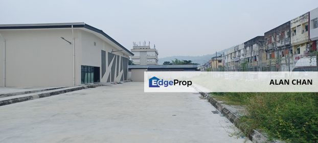 Ampang, Kuala Lumpur  Bungalow Warehouse Unit with Super-large parking lot for rent, Kuala Lumpur, Ampang