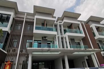 Taman Nusaputra Timur