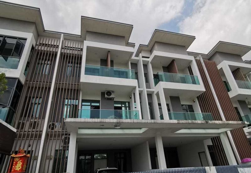 Taman Nusaputra Timur