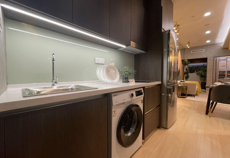 Freehold Condo covered walkway to LRT & KTM station 