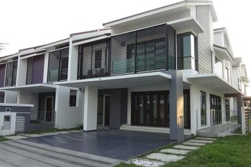 Near Taman Seri Austin