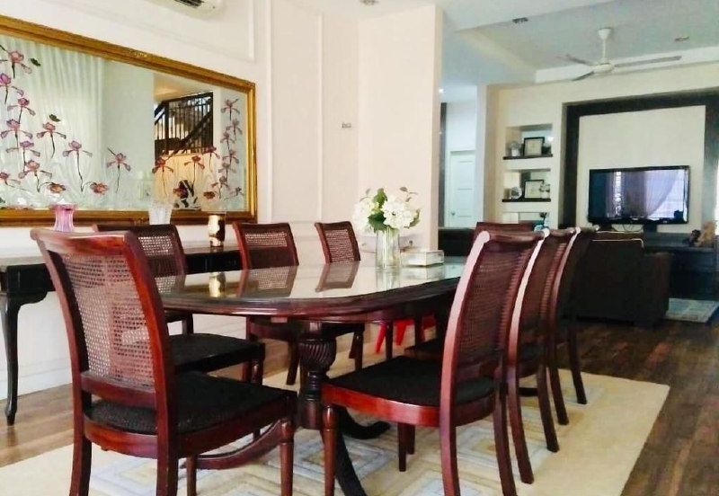 Freehold 2 Storey Bungalow for Sale!