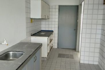 BEST LOCATION! Block C Desa Pandan, K. Lumpur for Sale!