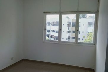 BEST LOCATION! Block C Desa Pandan, K. Lumpur for Sale!