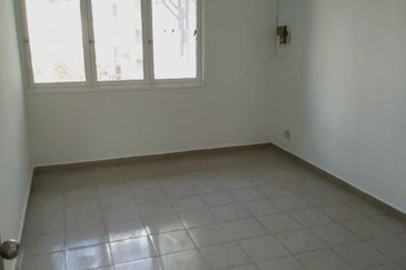 BEST LOCATION! Block C Desa Pandan, K. Lumpur for Sale!