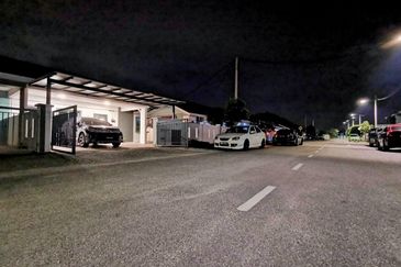 HOT DEAL! Semi Detached House at Taman Desa Salak Pekerti, Salak Tinggi, Sepang for SALE!