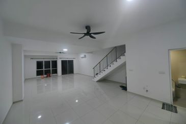 Double Storey Link House, Lake Villa Casawood Cybersouth, Dengkil for Rent!