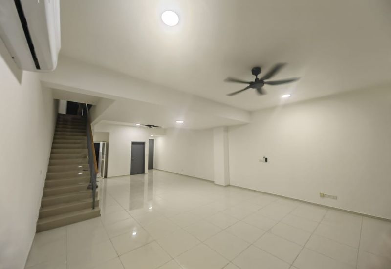 Double Storey Link House, Lake Villa Casawood Cybersouth, Dengkil for Rent!