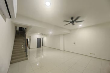 Double Storey Link House, Lake Villa Casawood Cybersouth, Dengkil for Rent!