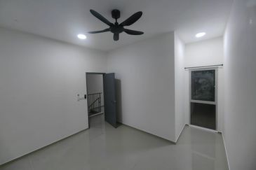 Double Storey Link House, Lake Villa Casawood Cybersouth, Dengkil for Rent!