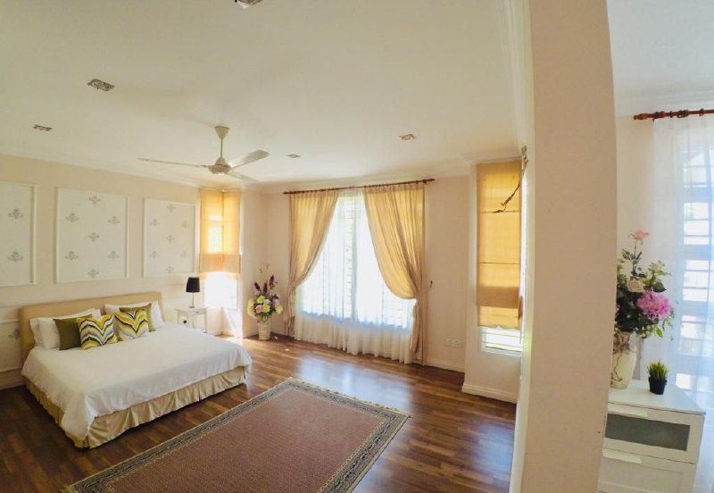 BEST DEAL! Bungalow Double Storey for Sale at Sg Buloh! Freehold!