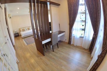 BEST DEAL! Bungalow Double Storey for Sale at Sg Buloh! Freehold!