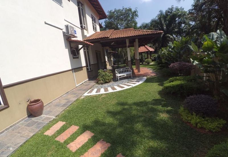 BEST DEAL! Bungalow Double Storey for Sale at Sg Buloh! Freehold!