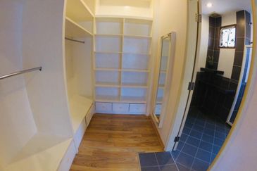 BEST DEAL! Bungalow Double Storey for Sale at Sg Buloh! Freehold!