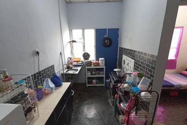 Rumah Teres Setingkat di Taman Medan Bali Emas Tronoh Perak Untuk DiJual!