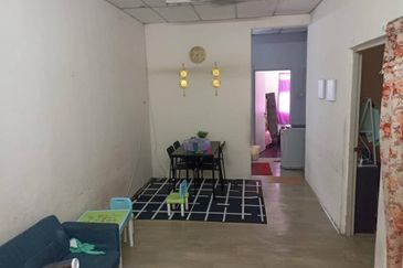 Rumah Teres Setingkat di Taman Medan Bali Emas Tronoh Perak Untuk DiJual!