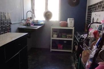 Rumah Teres Setingkat di Taman Medan Bali Emas Tronoh Perak Untuk DiJual!