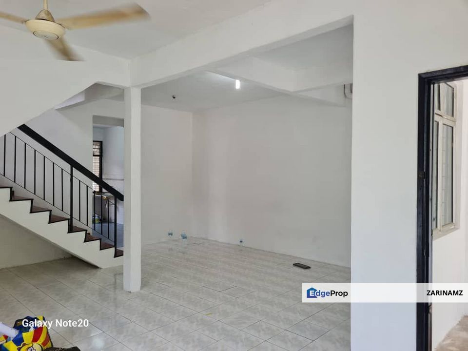 Corner lot! Double Storey Terrace House Taman Seroja, Bandar Baru Salak Tinggi, Sepang for Rent!, Selangor, Sepang