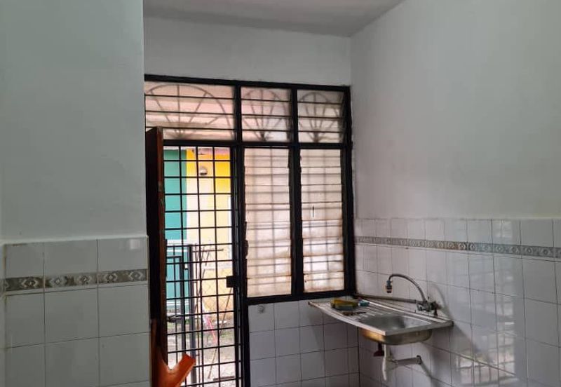 Corner lot! Double Storey Terrace House Taman Seroja, Bandar Baru Salak Tinggi, Sepang for Rent!