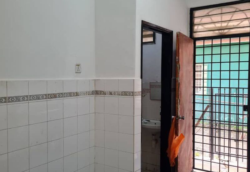 Corner lot! 2 Storey Terrace House at Taman Seroja, Bandar Baru Salak Tinggi, Sepang for Sale!