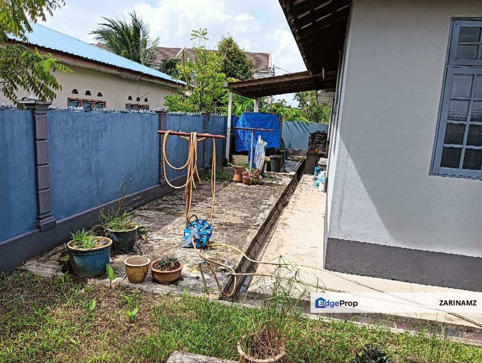 Bungalow at Jalan Seri Teruntum Tanah Putih Kuantan Pahang for SALE!, Pahang, Kuantan
