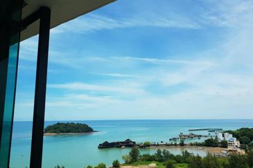 BEST SEASIDE HOMESTAY IN PORT DICKSON [PRIVATE BEACH, SWIMMING POOL, BBQ]
