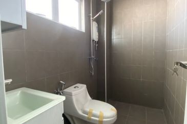 Rumah Berkembar Setingkat Tepi Pantai BATU MERAH