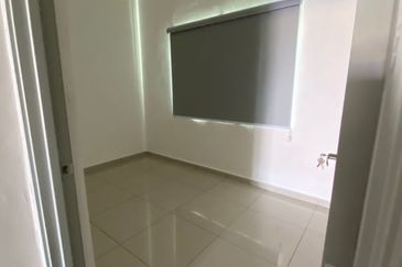 Rumah Berkembar Setingkat Tepi Pantai BATU MERAH