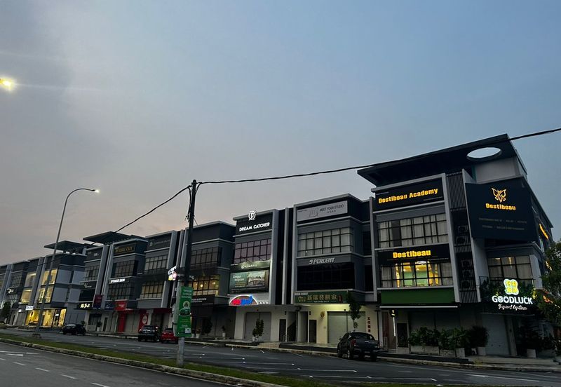 [ROI MORE THAN 5%] LARGEST TRIPLE STOREY SHOPLOT IN SEREMBAN 2 [NEAR TO NILAI, KAJANG, SEMENYIH, BANGI, KLIA, SENAWANG, SENDAYAN]