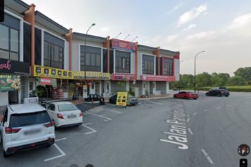 Corner Alam Impian shop for rent 