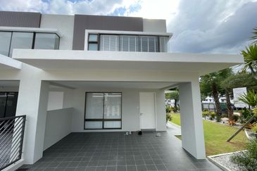 SL 9, Bandar Sungai Long